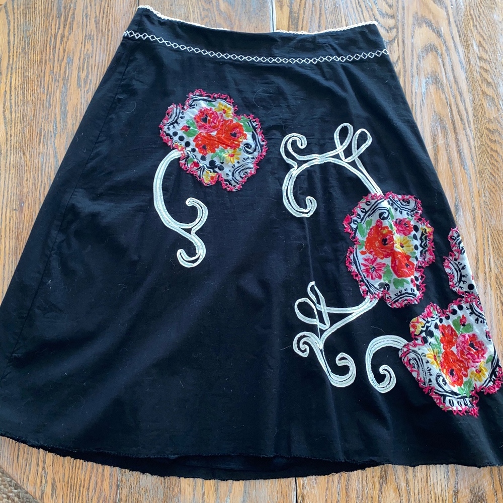 PAMELA BROWN black side zip floral pattern skirt